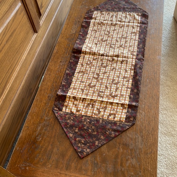HandmadeTable Runner - Picture 1 of 4